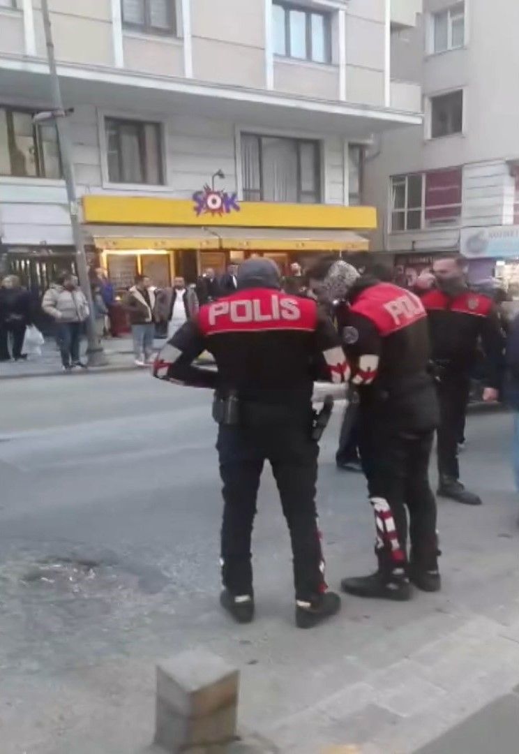 Şişli’de dönerciye silahlı saldırı: Pide kuyruğunda bekleyen kadın yaralandı 1