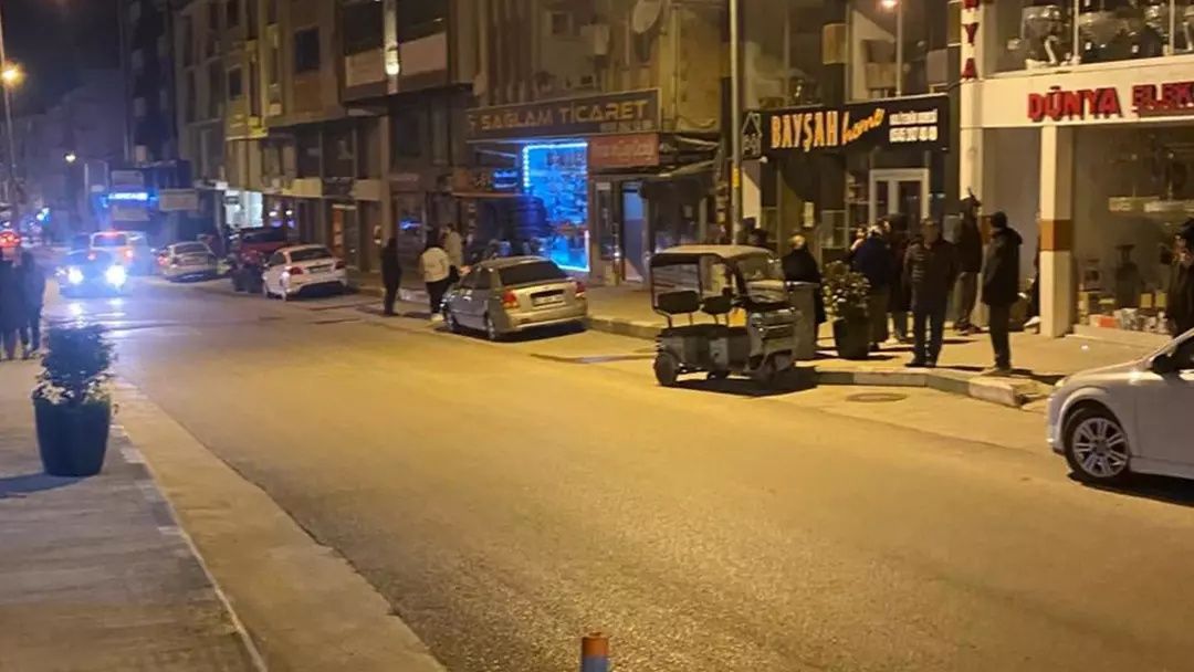 Tokat'ta 5.5 büyüklüğünde deprem! Okullar tatil edildi... Uzmanlardan uyarı: Artçı sarsıntılar devam edebilir, hasarlı evlere girmeyin! 3
