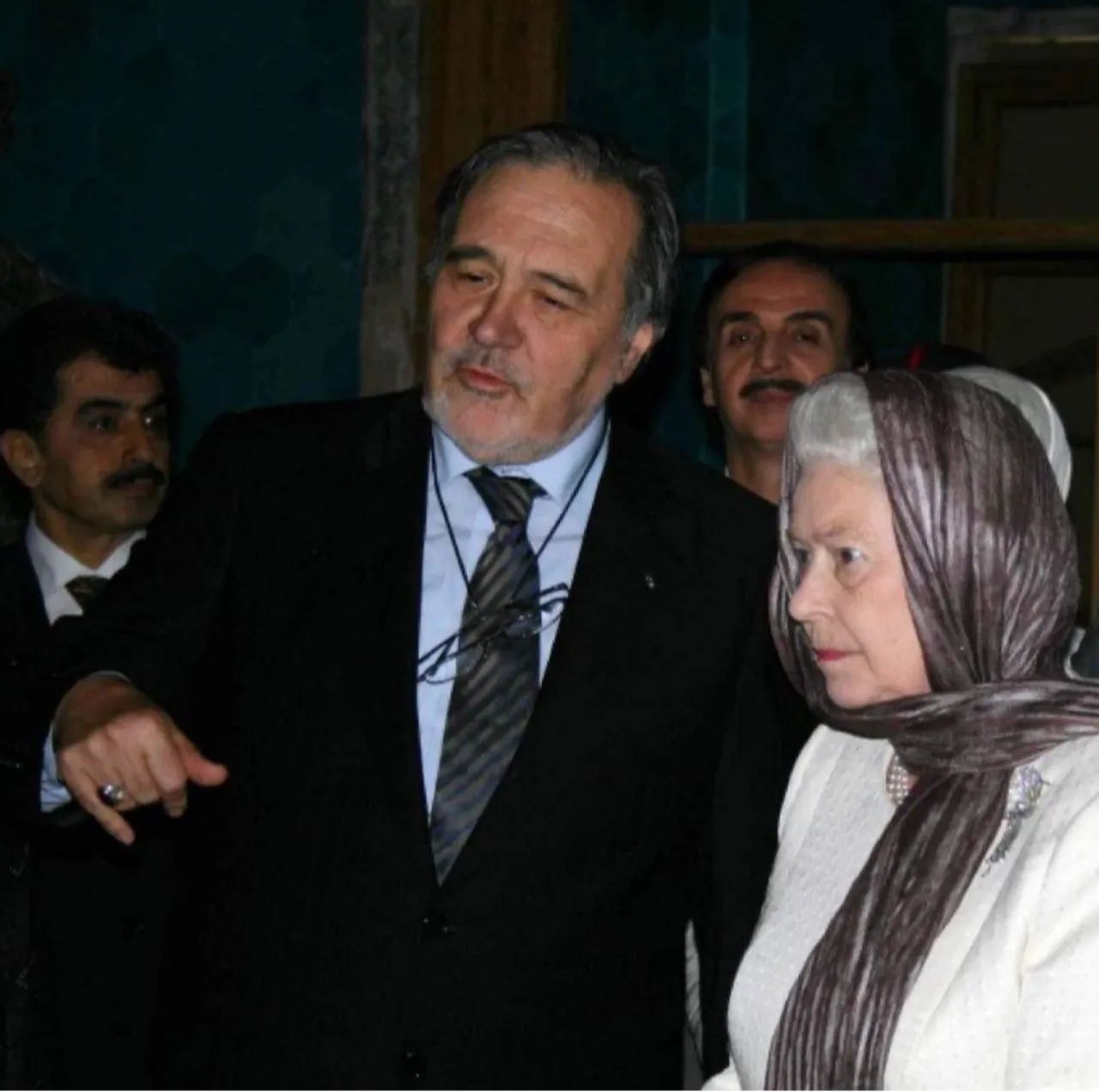 Tarihin kendisi aramızdan ayrıldı... İlber Ortaylı'nın hiç bilinmeyen yönleri: Aile fotoğrafları, gizli anıları ve Kraliçe Elizabeth mihmandarlığı... 10