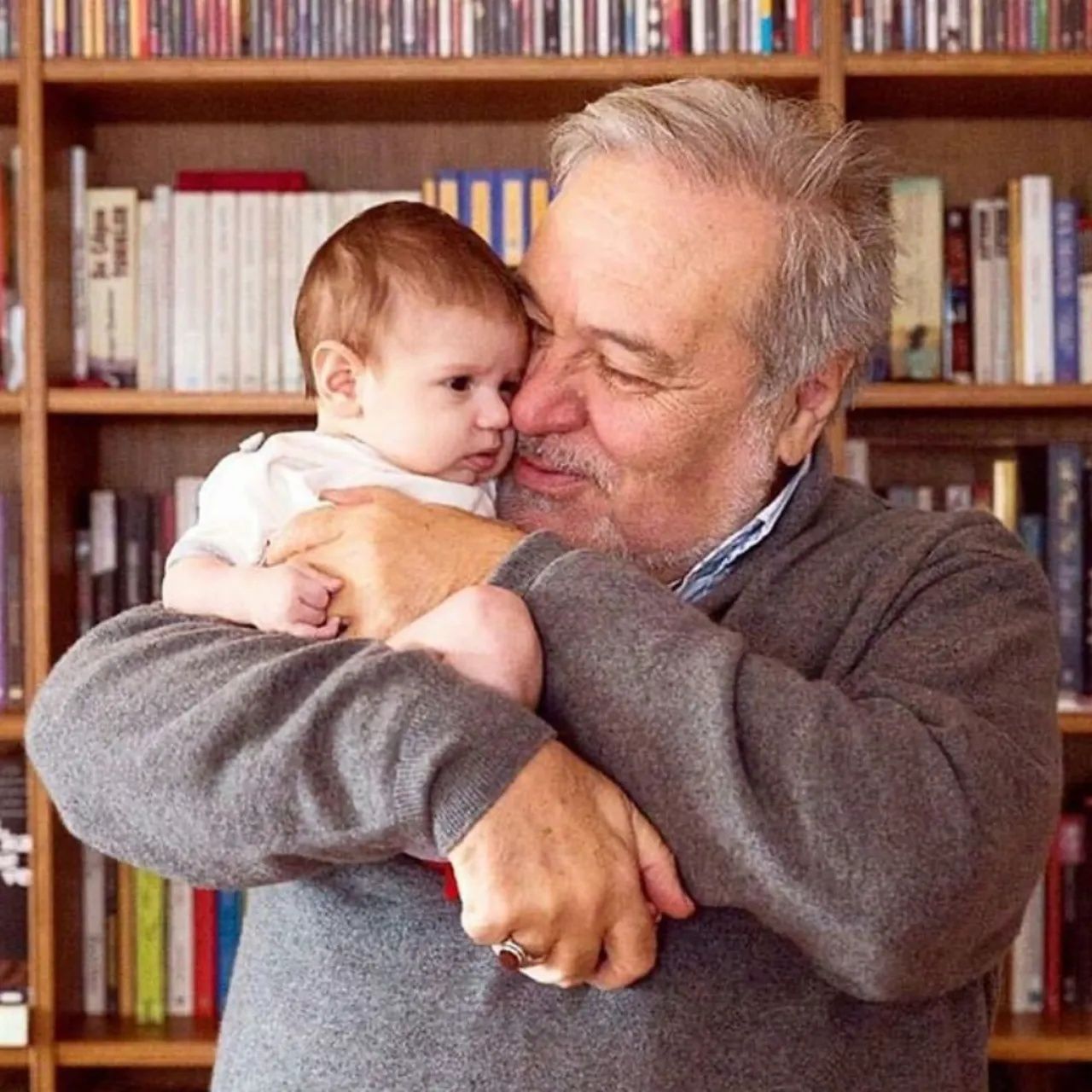 Tarihin kendisi aramızdan ayrıldı... İlber Ortaylı'nın hiç bilinmeyen yönleri: Aile fotoğrafları, gizli anıları ve Kraliçe Elizabeth mihmandarlığı... 11