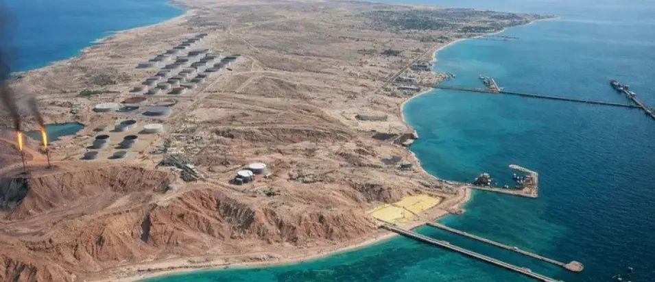 Orta Doğu'da en sıcak gece... Trump görüntüleri paylaştı: ABD, İran petrolünün kalbi Hark Adası'nı vurdu! 1