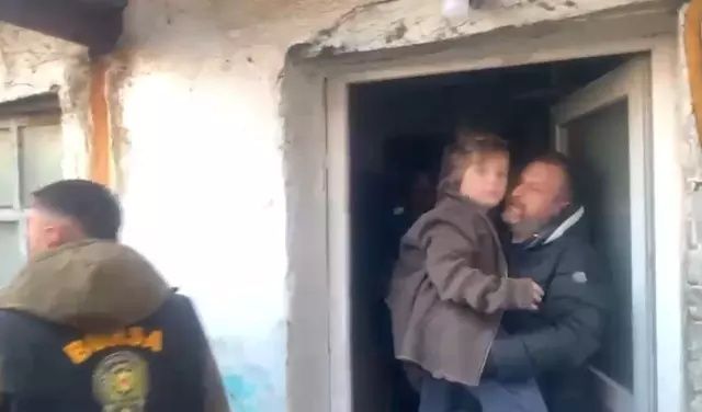 7 yıllık esaret bitti! Bursa'da insanlık dışı dram: Alman annesinden kaçırılan çocuk çöp yığınları arasında bulundu! 4