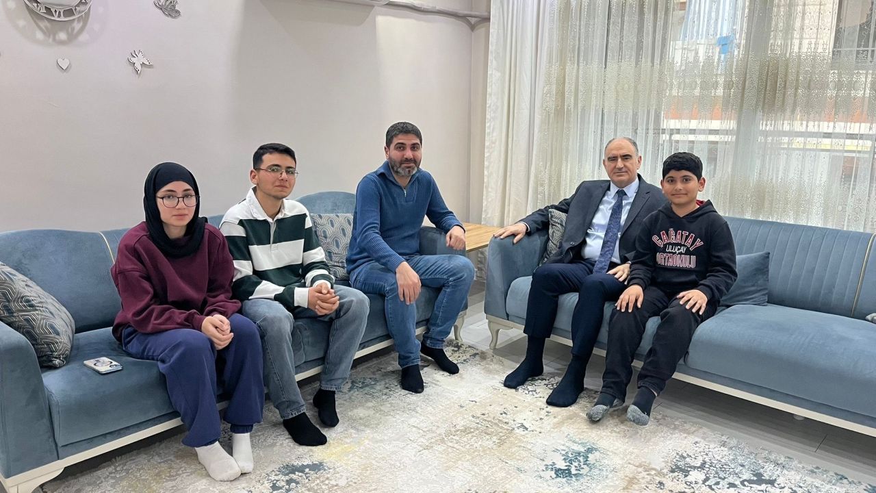 Manisa Valisi Vahdettin Özkan’dan şehit ve gazi ailelerine ziyaret 1