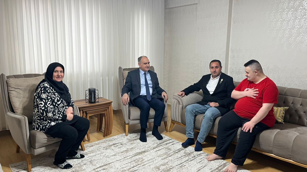 Manisa Valisi Vahdettin Özkan’dan şehit ve gazi ailelerine ziyaret 4