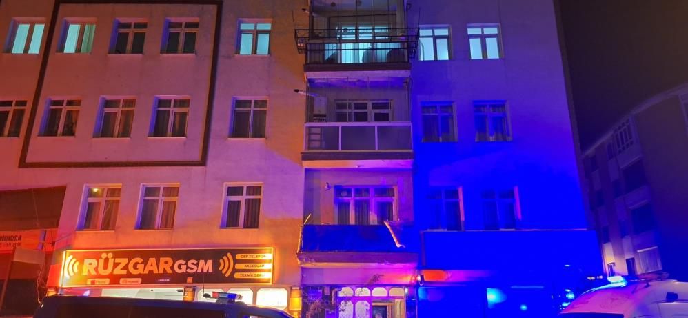 Feci ölüm! Metrelerce yükseklikten beton zemine düşen yaşlı adam hayatını kaybetti 3