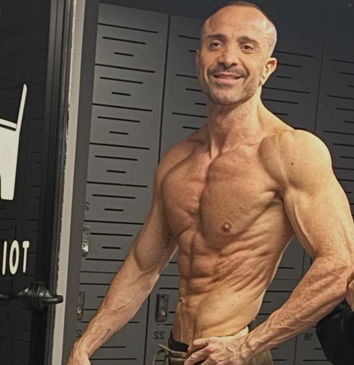Okan Kurt'un kaslı fotoğrafı Demet Akalın'ı kızdırdı! "Eve gel..." 3
