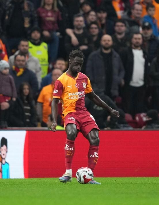 Galatasaray maçında çıkan kırmızı kart eski hakemleri ikiye böldü! İşte maçın kaderini değiştiren karar hakkındaki yorumlar 3