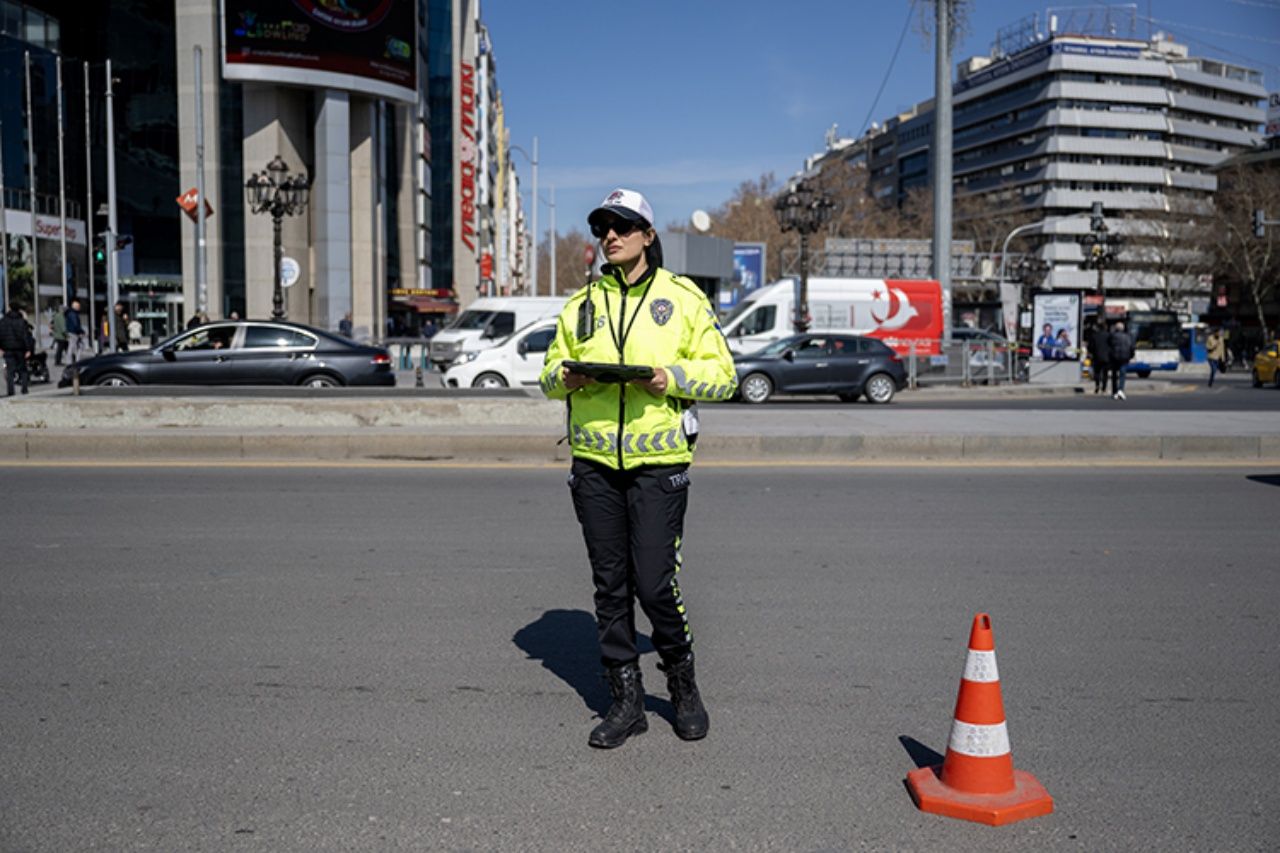 Araçta bu ekranlara sahipseniz dikkat: 1 Nisan'dan itibaren 21 bin tl ceza ve trafikten men 3