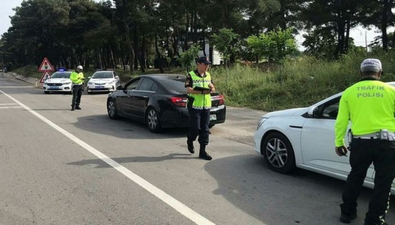 Araçta bu ekranlara sahipseniz dikkat: 1 Nisan'dan itibaren 21 bin tl ceza ve trafikten men 5