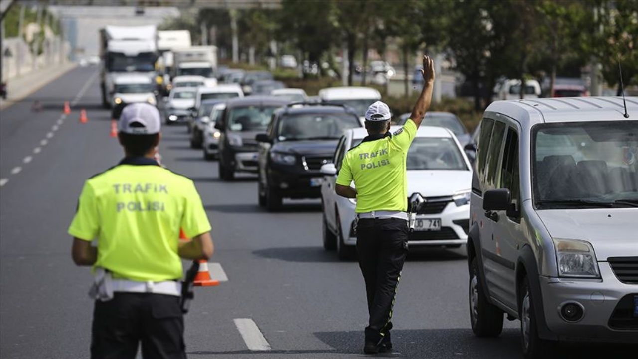 Araçta bu ekranlara sahipseniz dikkat: 1 Nisan'dan itibaren 21 bin tl ceza ve trafikten men 6