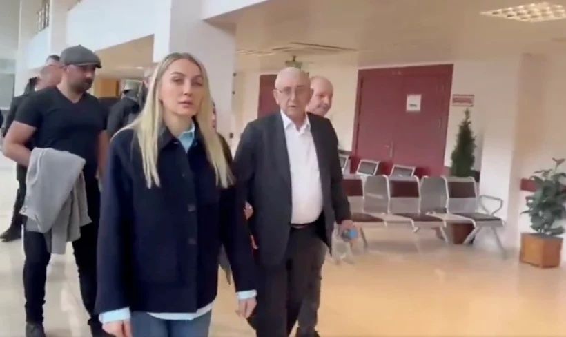 İBB davasında kritik pazartesi: Başlamadan ertelendi! CHP'li Turan Taşkın Özer avukat cübbesiyle geldi! Mahkeme heyeti salonu terk etti... 7
