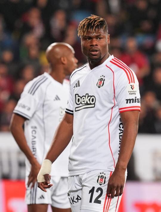 "Gençlerbirliği - Beşiktaş maçında çıkan kırmızı kart hatalı" Trio son noktayı koydu 4