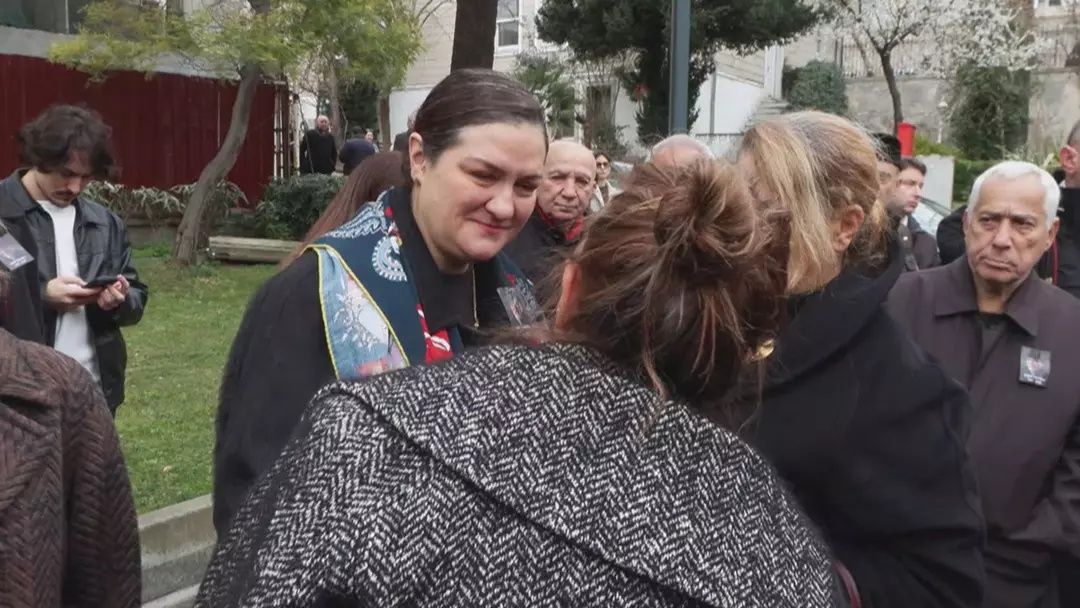 İlber Ortaylı cenaze töreninde duygu dolu anlar... Kızının sözleri yürekleri dağladı: Dün odasına girdiğimde... 7