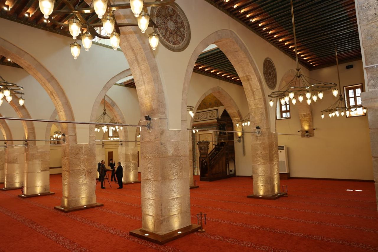 Depremde ağır hasar görmüştü: Asırlık emanet cemaatiyle kavuştu! Kahramanmaraş Ulu Camii Kadir Gecesi'nde yeniden ibadete açıldı 4