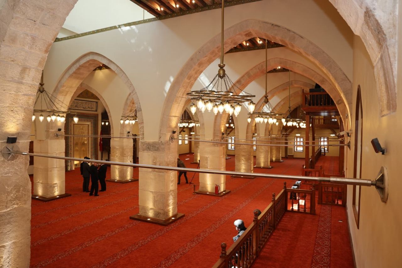 Depremde ağır hasar görmüştü: Asırlık emanet cemaatiyle kavuştu! Kahramanmaraş Ulu Camii Kadir Gecesi'nde yeniden ibadete açıldı 5