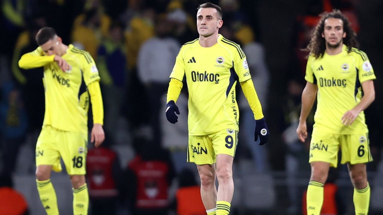Fenerbahçe'de Beşiktaş maçı öncesi büyük tehlike! Domenico Tedesco kara kara düşünüyor: 6 futbolcu için tehlike çanları çalıyor 1