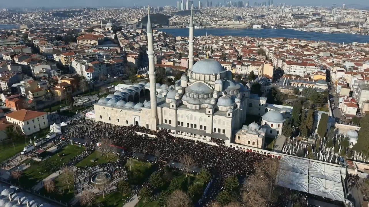 İlber Ortaylı'ya veda! Gözyaşlarıyla son yolculuğuna uğurlandı 3