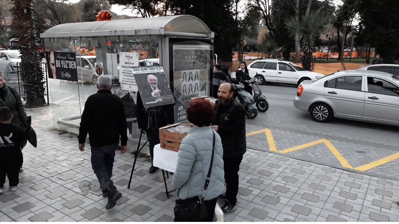 Manisa'da esnaftan İlber Ortaylı için helva hayrı 3