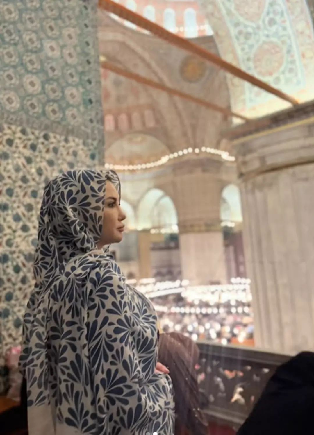 Esra Ezmeci'den Ayasofya'da başörtülü poz: Sosyal medya ikiye bölündü! 3