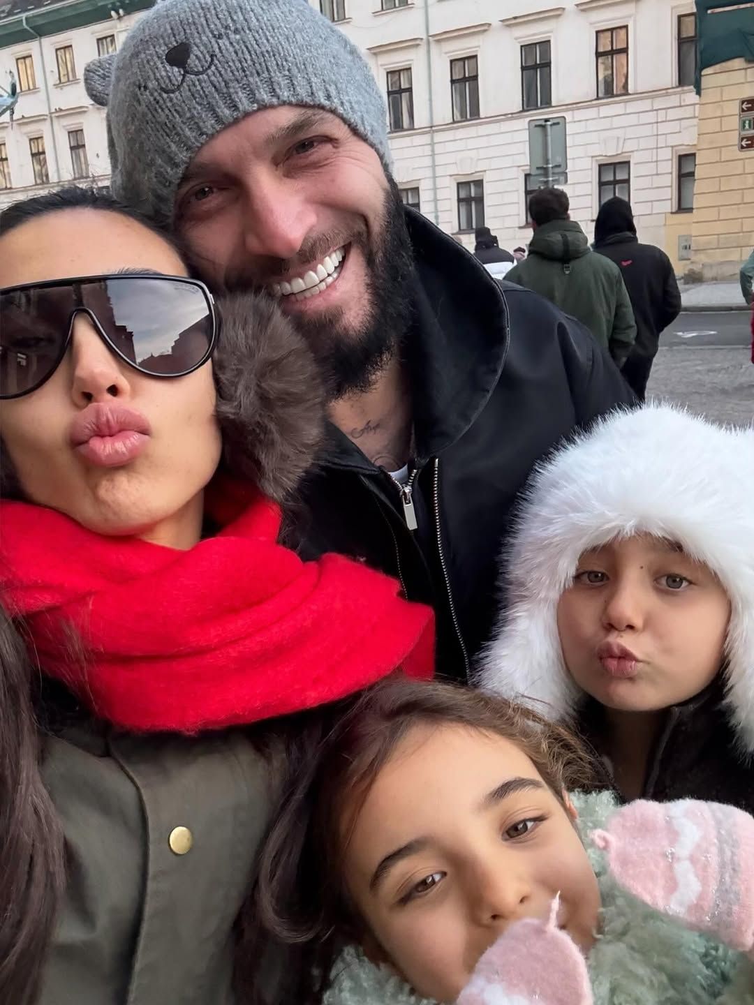 Berkay Şahin kesenin ağzını açtı! 3'üncü kez hamile olan eşine 55 milyonluk hediye... 6