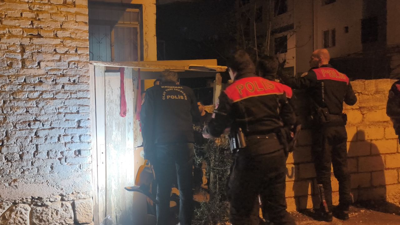 Komşuların tartışması silahlı kavgaya dönüştü: 2 yaralı 3