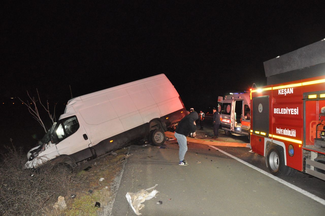 Edirne'de feci kaza: 2 ölü, 1 yaralı 2