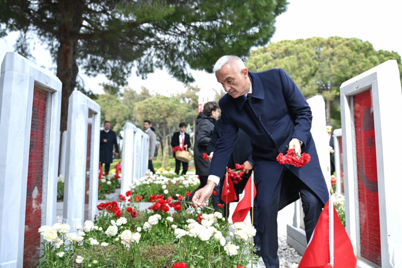 Çanakkale Destanı 111 yıl sonra aynı ruhla anıldı! Bakan Ersoy: “Güçlünün değil haklının galip geleceğini buradan bir kez daha ilan ediyoruz” 1