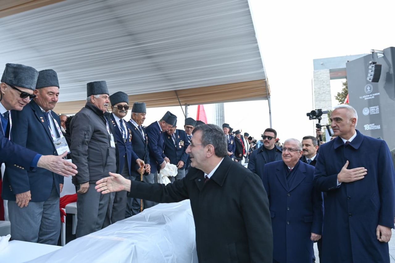 Çanakkale Destanı 111 yıl sonra aynı ruhla anıldı! Bakan Ersoy: “Güçlünün değil haklının galip geleceğini buradan bir kez daha ilan ediyoruz” 12