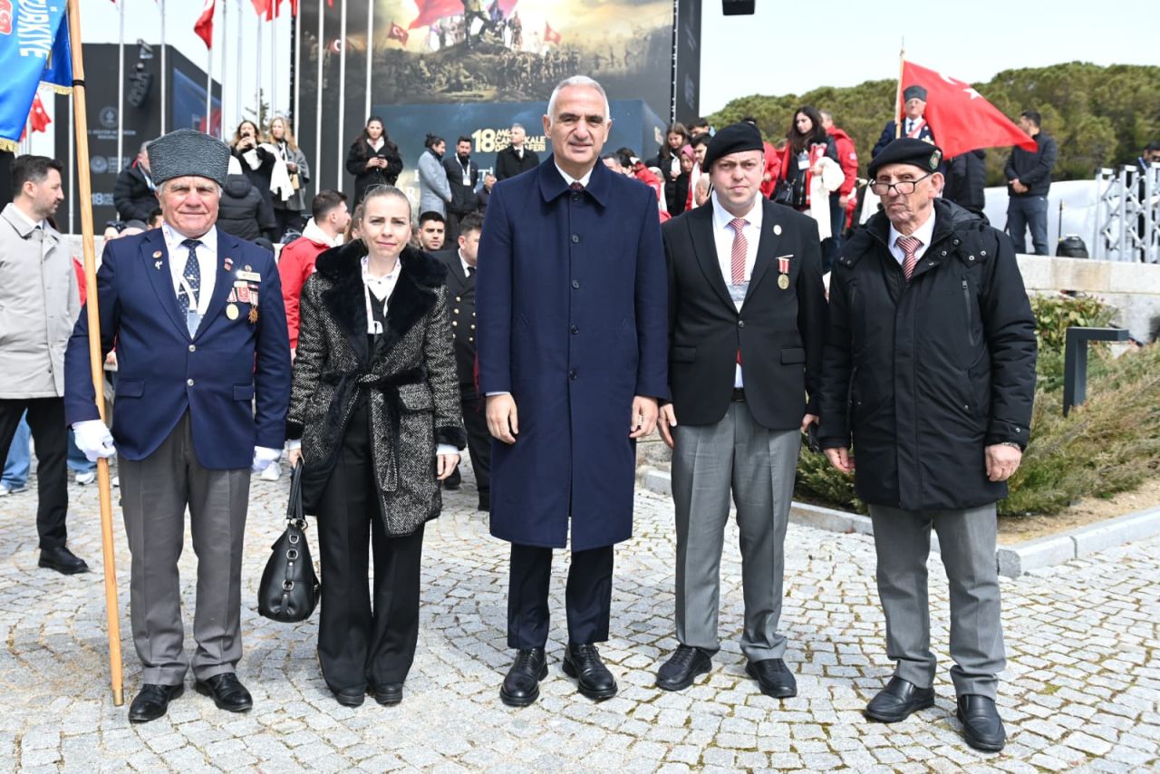 Çanakkale Destanı 111 yıl sonra aynı ruhla anıldı! Bakan Ersoy: “Güçlünün değil haklının galip geleceğini buradan bir kez daha ilan ediyoruz” 14