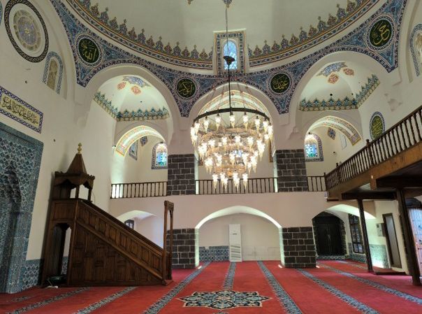 Asırlık emanetler cemaatiyle buluşuyor: 3 tarihi cami yeniden ibadete açılıyor! Bakan Ersoy: Asırların mirasını yeniden ayağa kaldırıyoruz! 7