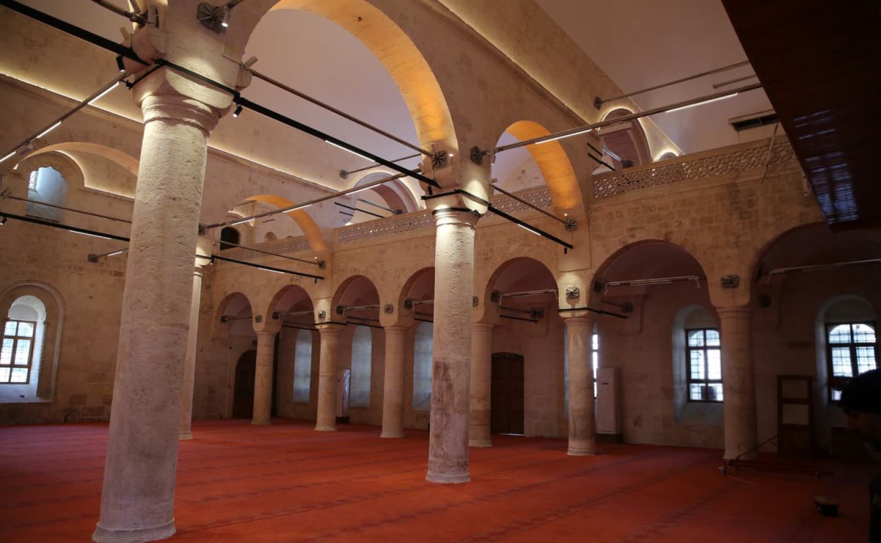 Asırlık emanetler cemaatiyle buluşuyor: 3 tarihi cami yeniden ibadete açılıyor! Bakan Ersoy: Asırların mirasını yeniden ayağa kaldırıyoruz! 2