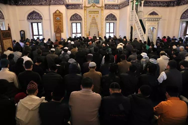 Tokyo'da bayram coşkusu, Mescid-i Aksa'da hüzün: Japonya'da bayram namazı 5 kez kılındı! 3