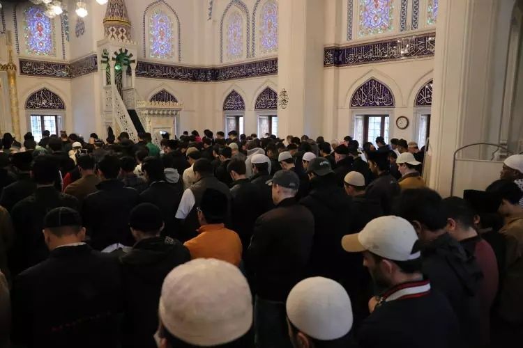Tokyo'da bayram coşkusu, Mescid-i Aksa'da hüzün: Japonya'da bayram namazı 5 kez kılındı! 2