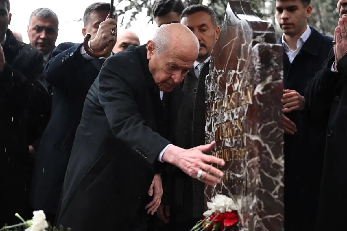 Bahçeli'den Türkeş'in kabri başında kritik mesaj: Bayram sonrasını işaret etti... 1