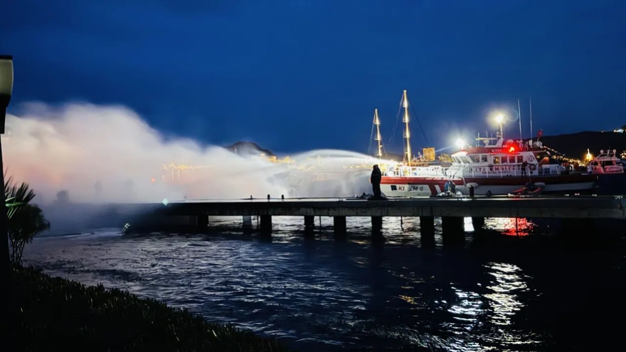 7 lüks yata sıçradı! Bodrumda milyonluk yatlar alev alev yandı 5