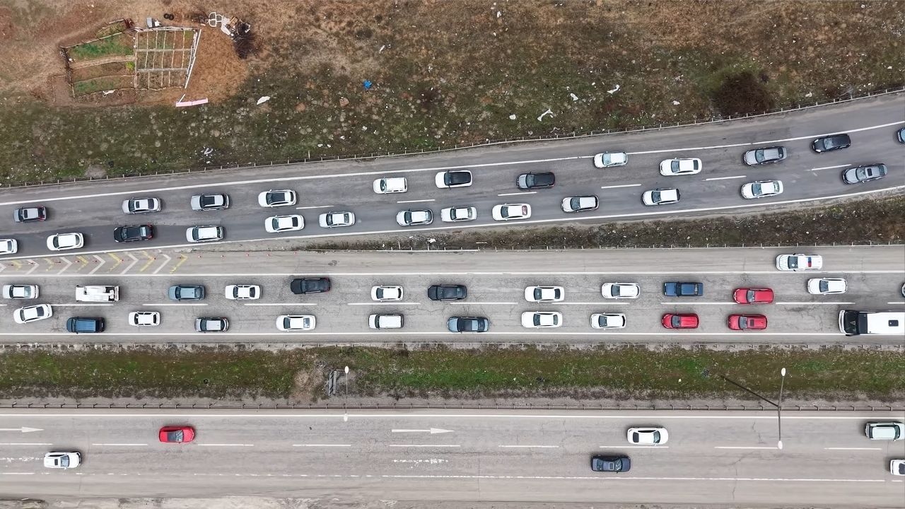 Bayram bitiyor, okullar açılıyor! Dönüş trafiği başladı 7