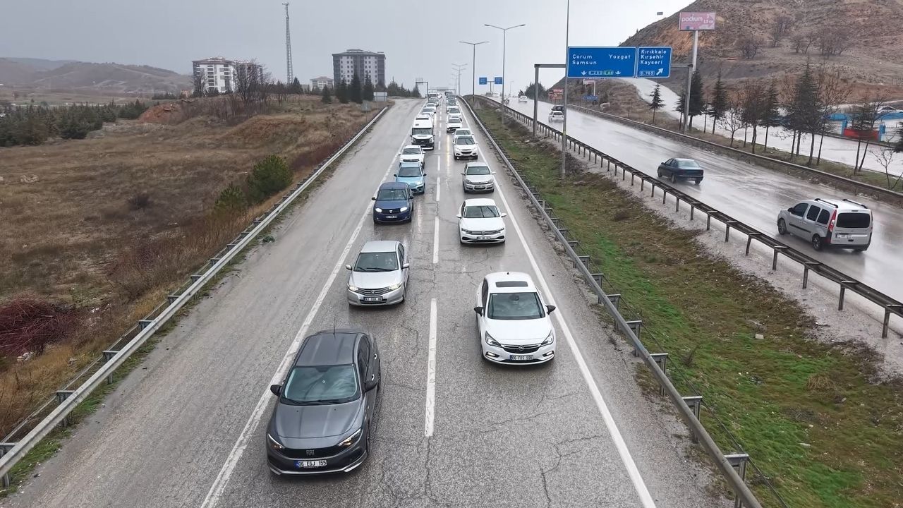 Bayram bitiyor, okullar açılıyor! Dönüş trafiği başladı 4