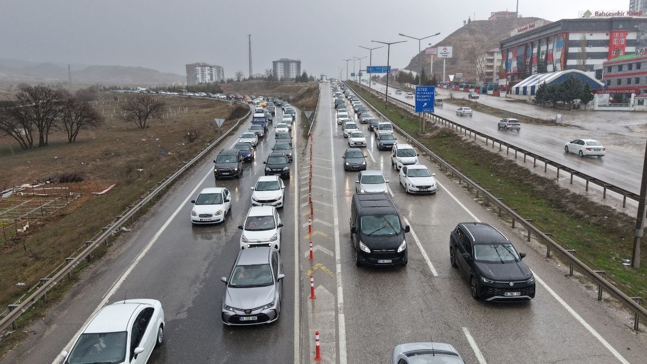 Bayram bitiyor, okullar açılıyor! Dönüş trafiği başladı 2
