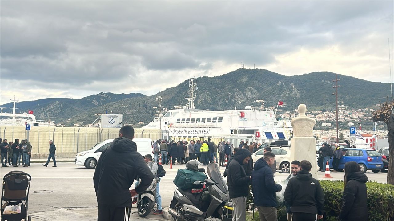 Midilli Adası'nda hayatı felç eden grev: Yunan çiftçilerin eylemi Türk tatilcileri vurdu 2