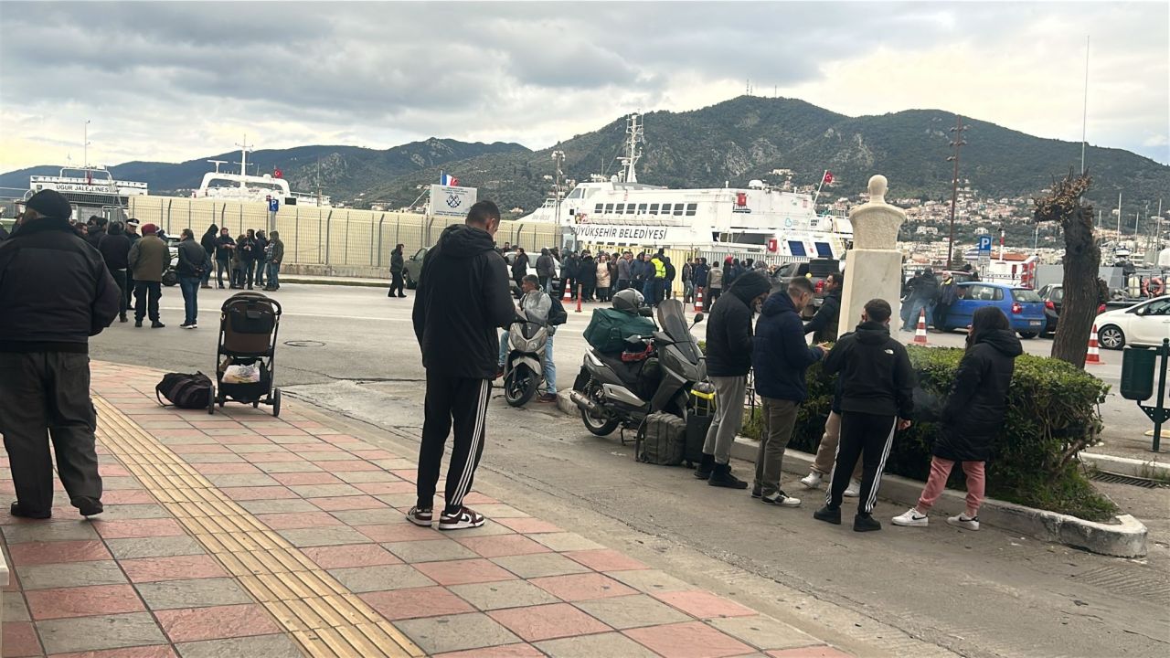 Midilli Adası'nda hayatı felç eden grev: Yunan çiftçilerin eylemi Türk tatilcileri vurdu 1