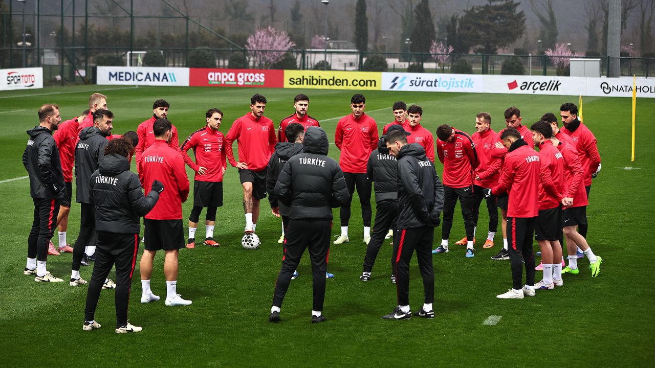 A Milli Takım'da Romanya öncesi alarm! Barış Alper Yılmaz ve Uğurcan Çakır bilmecesi 4