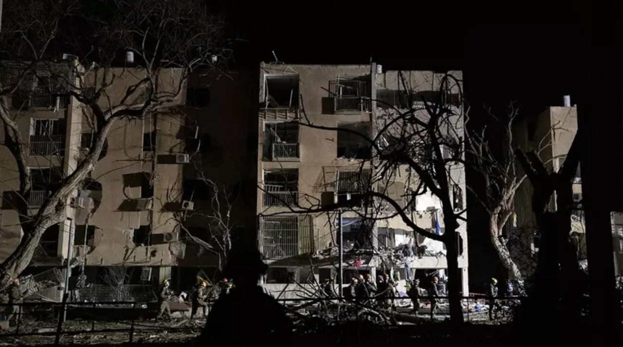 200'den fazla ölü ve yaralı var! İran İsrail'de çok sayıda kenti vurdu 1