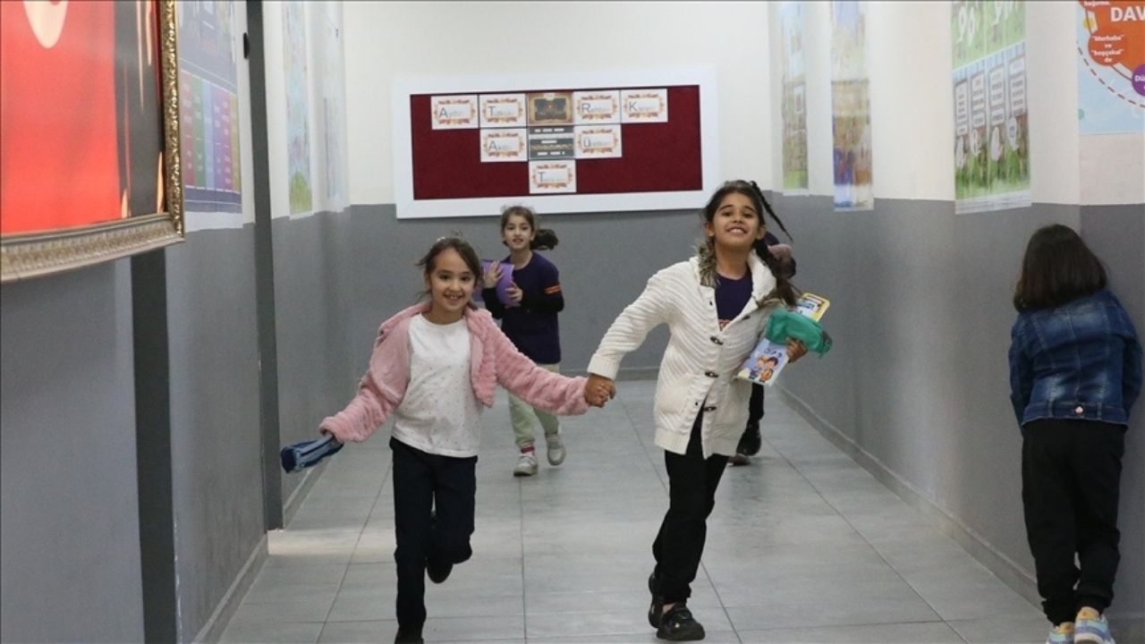 OKULLAR NE ZAMAN KAPANIYOR? Yaz tatili ne zaman başlayacak? MEB tatil takvimi! 1
