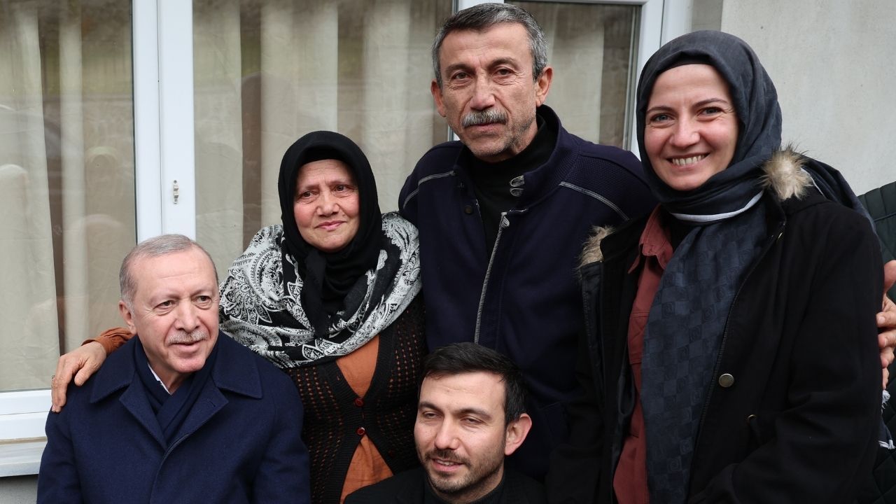 Cumhurbaşkanı Erdoğan Rize'de! Komşuları ile bayramlaştı 4