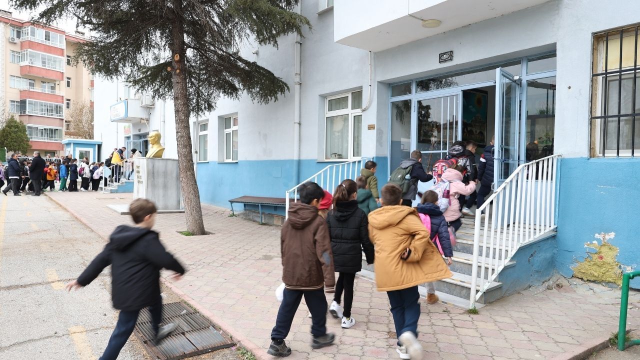 Tatil bitti, dersler başladı! Milyonlarca öğrenci için ilk zil çaldı... 1