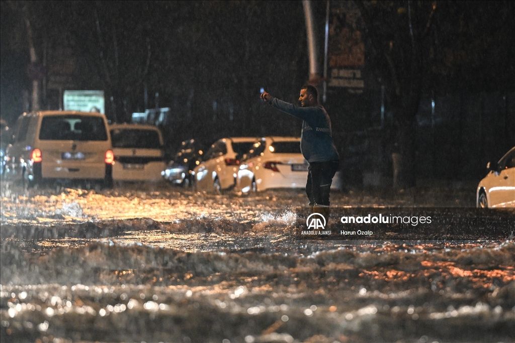 Meteoroloji açıkladı: 49 ile sağanak, 4 ile kar geliyor! 15