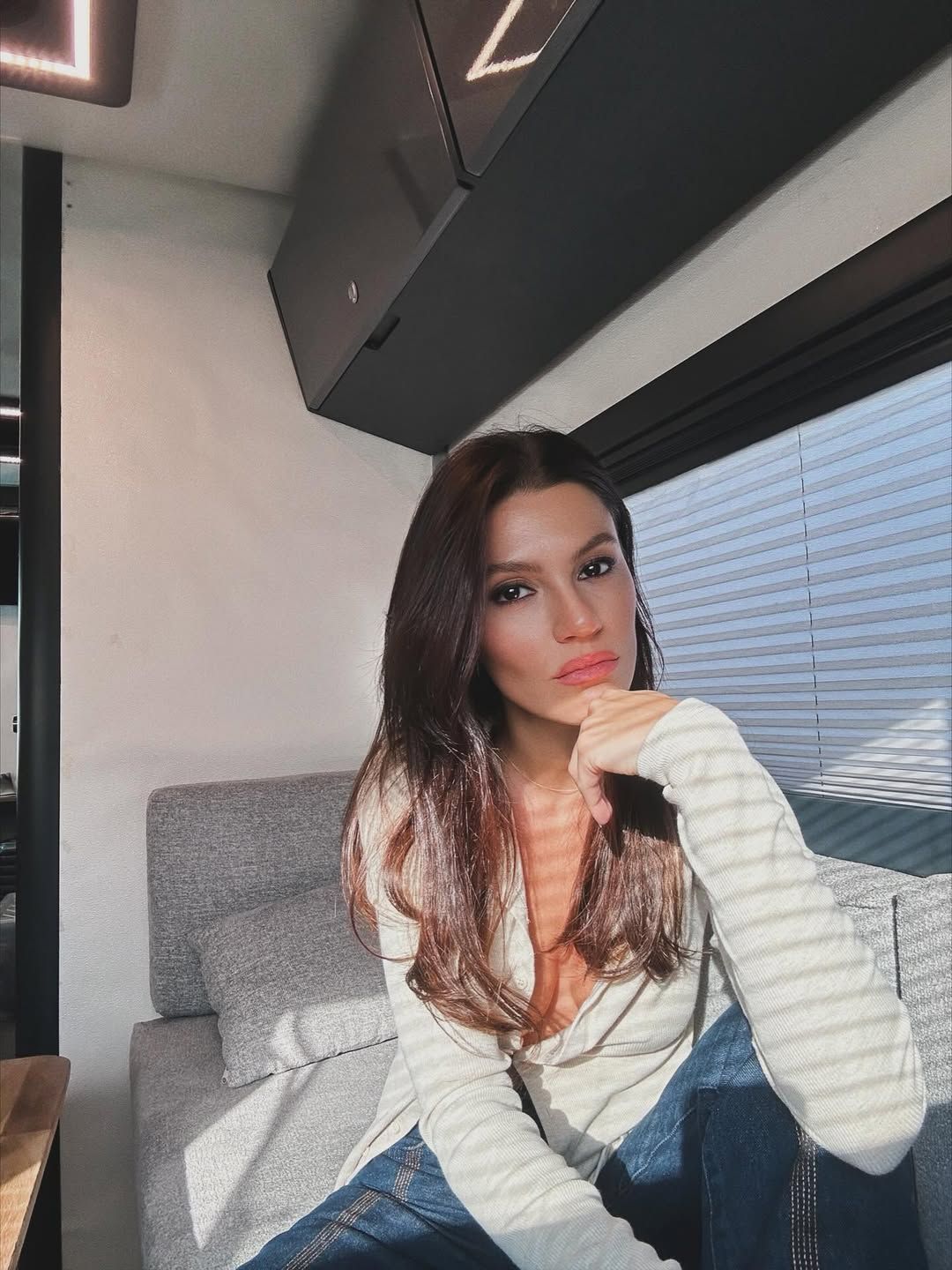 Yüsra Geyik'in yeni projesi: Operasyon Alesta! Subay rolüne girecek 4