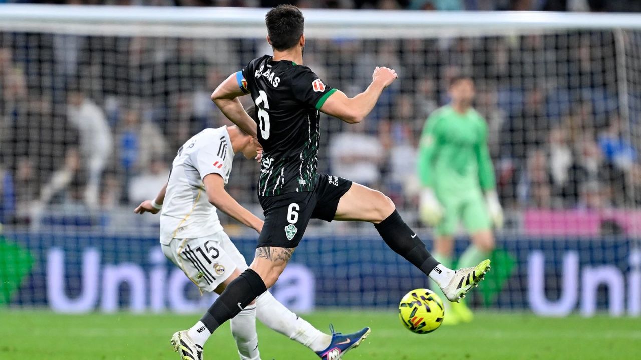 Futbol tarihinin en uzak mesafeden atılan 10 golü! Arda Güler'den rekor 6