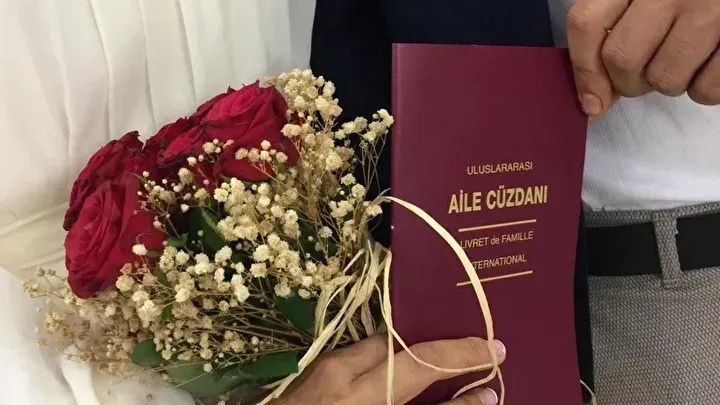 Evlenecek gençlere dev destek! 2 yıl ödemesiz, faizsiz evlilik kredisi! Başvuru şartları belli oldu... 2