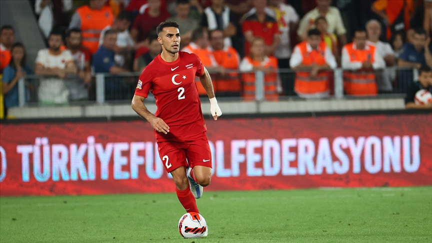 Türkiye-Romanya maçının ilk 11'leri 9